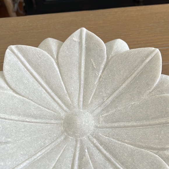 Gorgeous genuine white marble lotus flower plate dish decorative object 11” - Picture 6 of 13